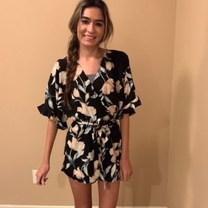 Agacia floral romper
